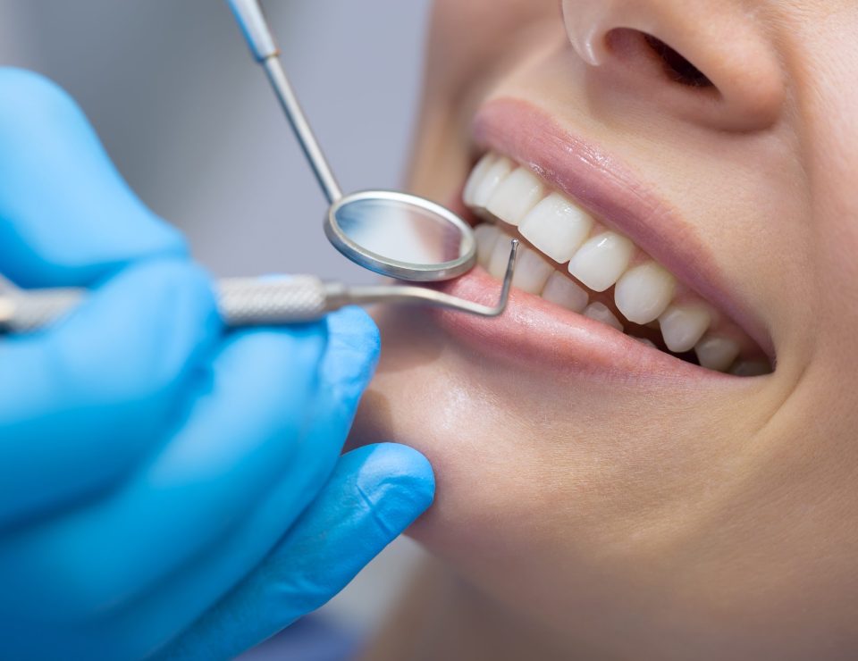 L'utilisation de différents types de dents artificielles